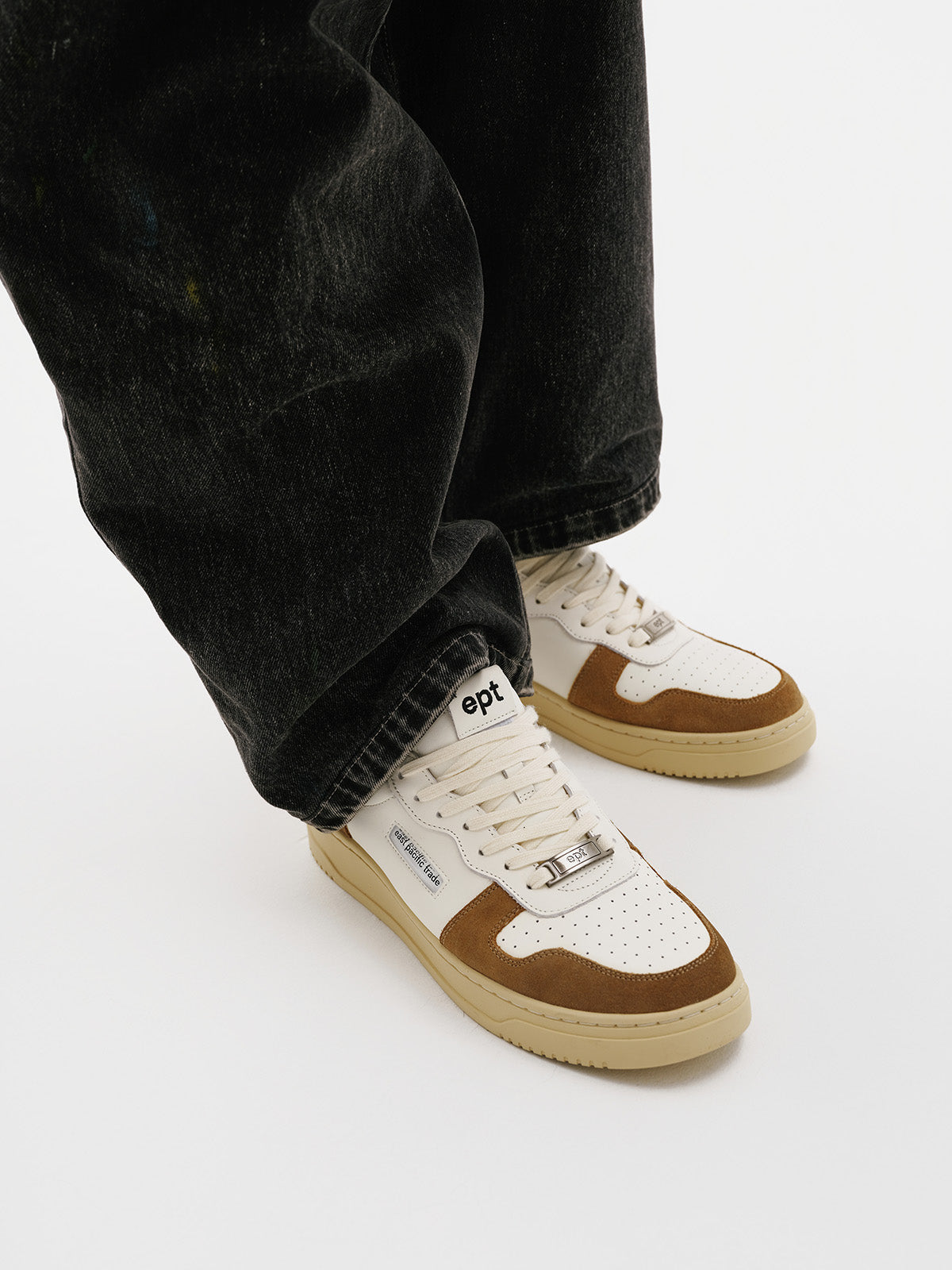 Court (Taupe/Black)