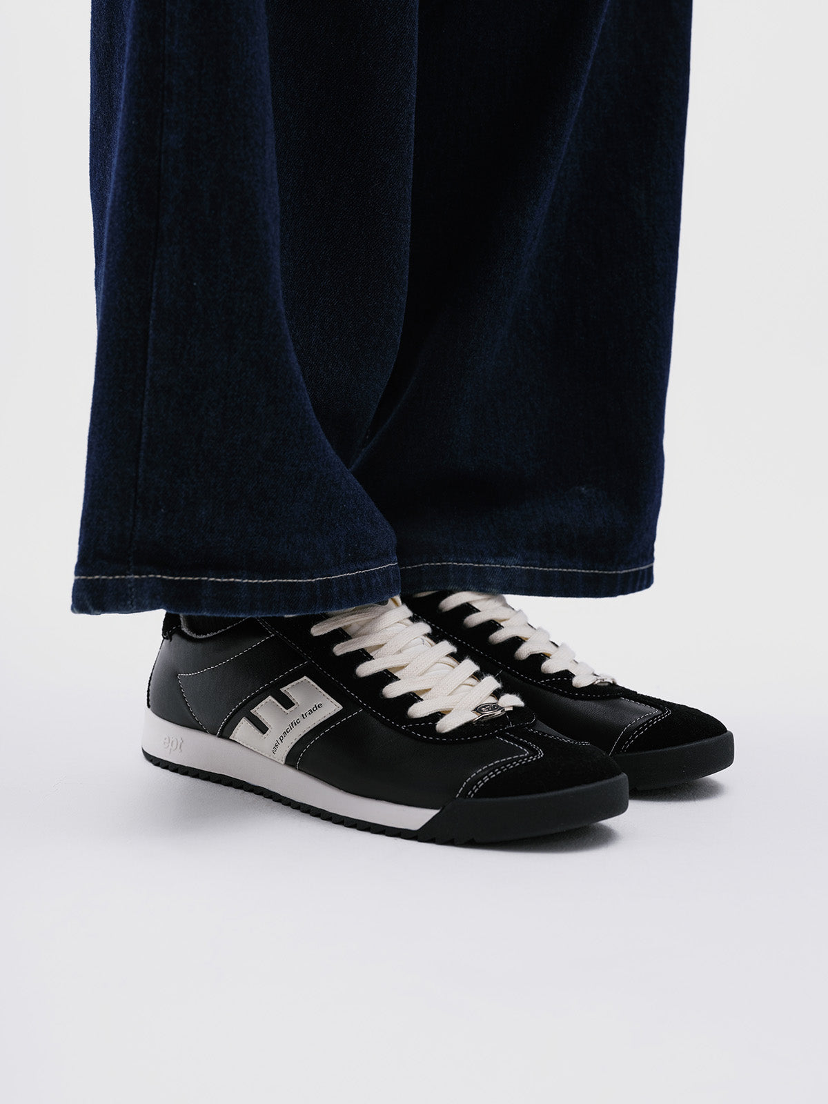 Bonito (Black/Off White)