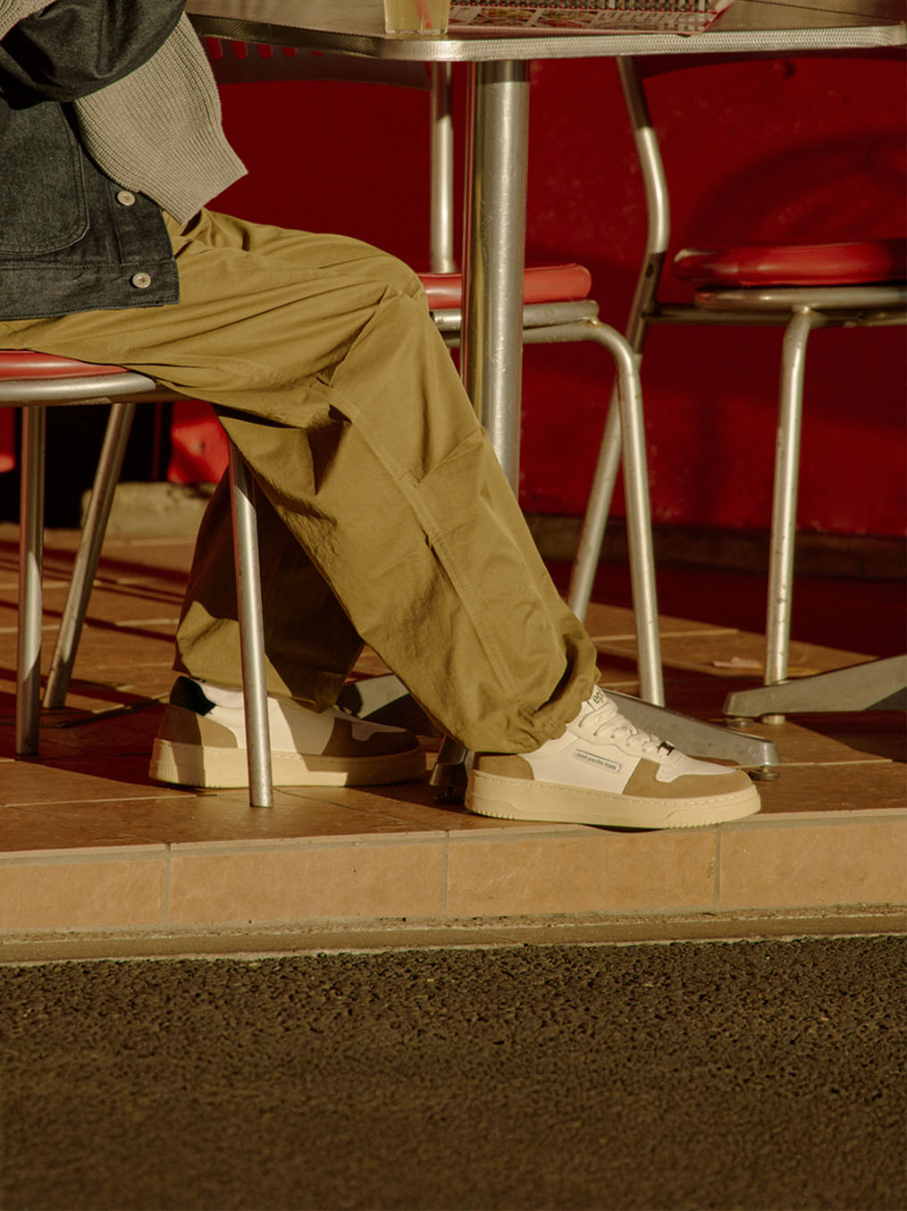 Court (Taupe/Black)